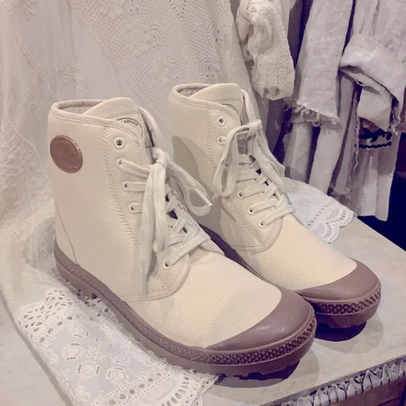 Boots - Picture 6 of 9